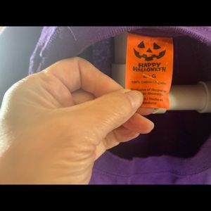 Gildan Tops - Halloween Large T-Shirt Gildan Tops - Halloween Large T-Shirt